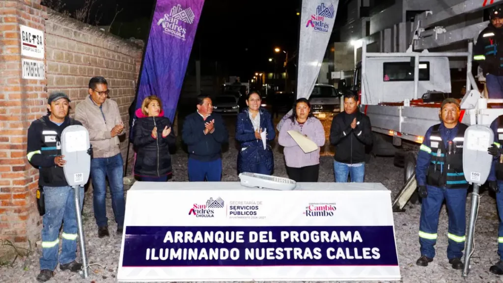 Mejora Lupita Cuautle Torres alumbrado público en San Andrés Cholula