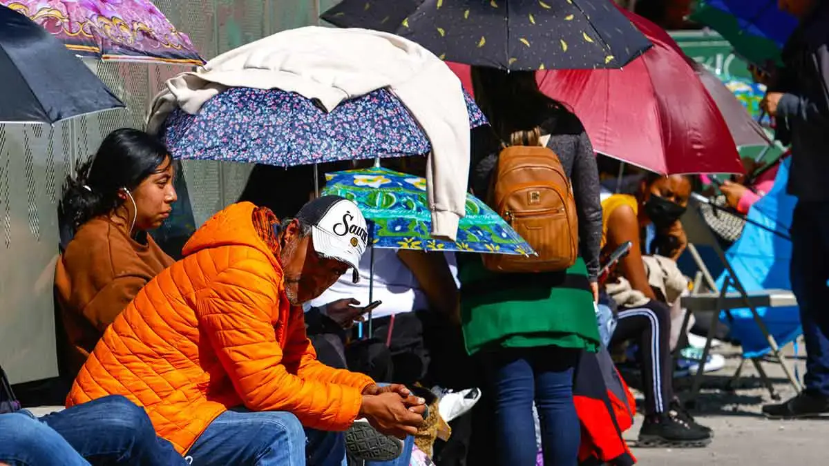 Comienzan las filas para concierto “Prófugos del Anexo” en Puebla; fans acamparon 12 horas antes 