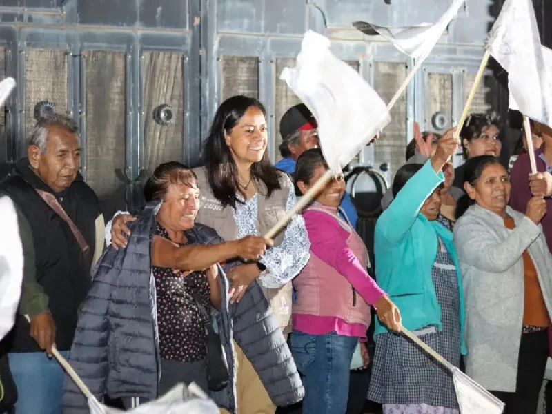 Ariadna Ayala inicia mejoramiento de caminos agrícolas en comunidades de Atlixco