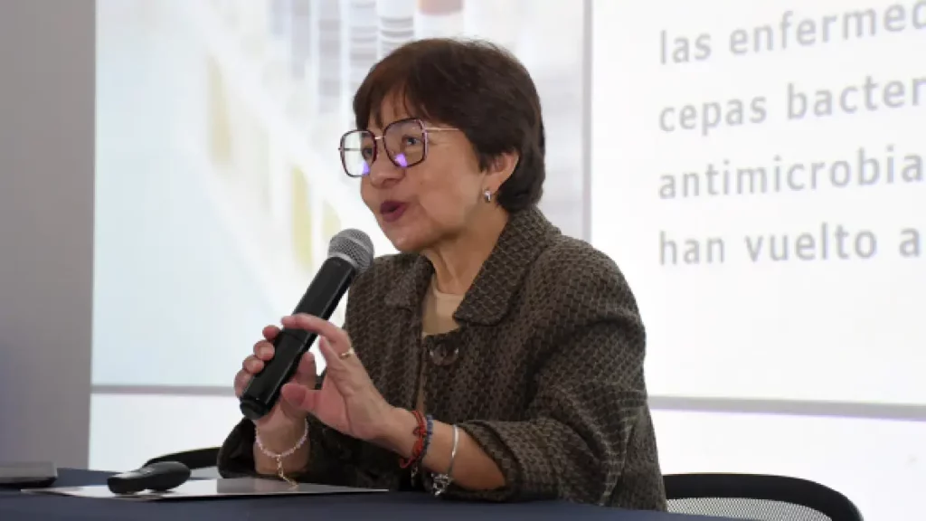 Expuso la Rectora Lilia Cedillo los retos de la microbiología en el siglo XXI