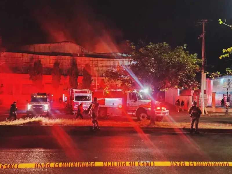 SSC llevó a cabo labores de mitigación de riesgos tras incendio de negocio en Boulevard Xonacatepec