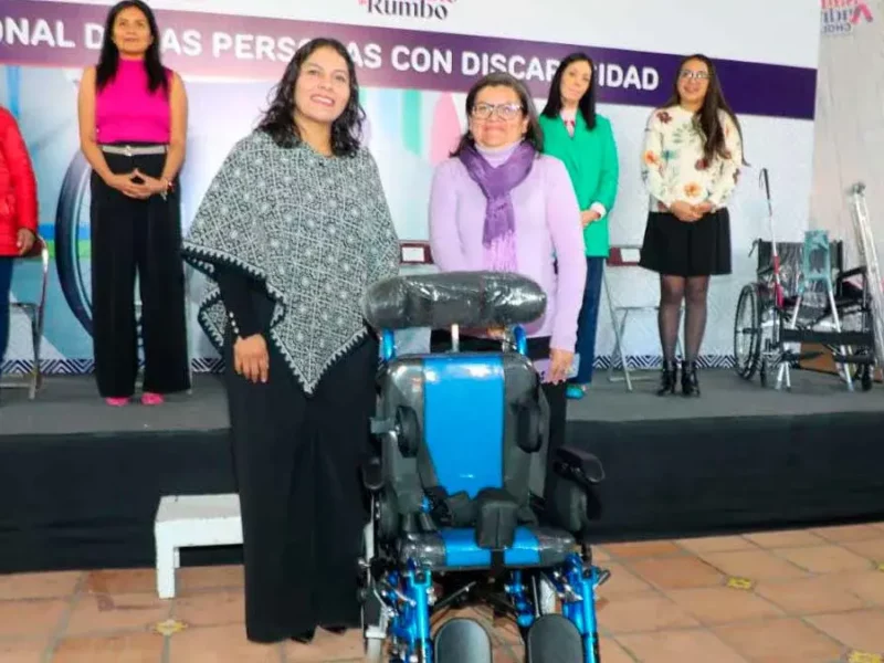 Lupita Cuautle entrega 50 aparatos ortopédicos en San Andrés Cholula