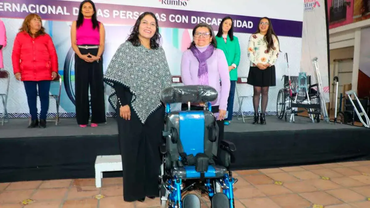 Lupita Cuautle entrega 50 aparatos ortopédicos en San Andrés Cholula
