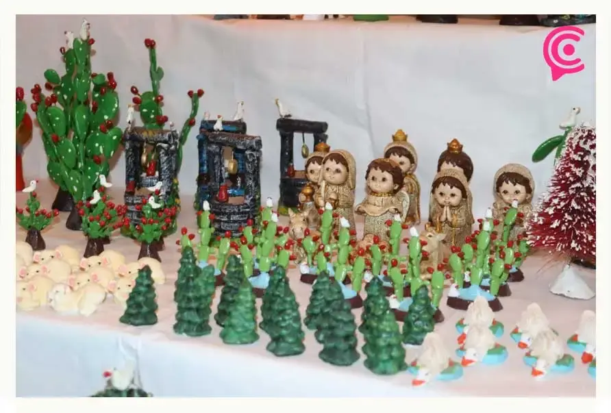 Artesanos de Amozoc modernizan las figuras navideñas para mantener la tradición