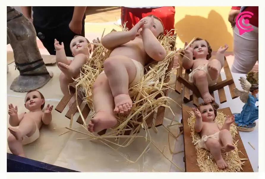 Artesanos de Amozoc modernizan las figuras navideñas para mantener la tradición