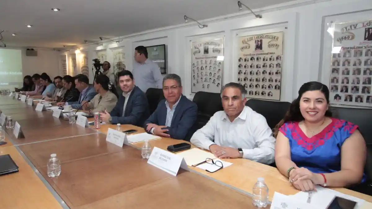 Comparecen en Comisiones del Congreso secretarios de la Función Pública y Economía