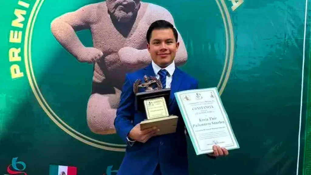 Kevin Yahir Palomares recibe el premio "Luchador Olmeca" 2024 por su trayectoria deportiva