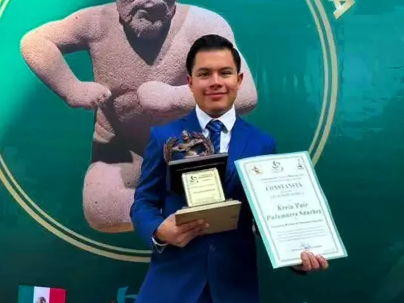 Kevin Yahir Palomares recibe el premio "Luchador Olmeca" 2024 por su trayectoria deportiva