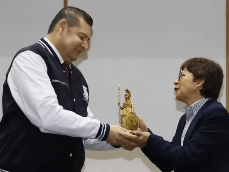 Alejandro Armenta, orgulloso de ser el primer gobernador con formación en administración pública, egresado de la BUAP