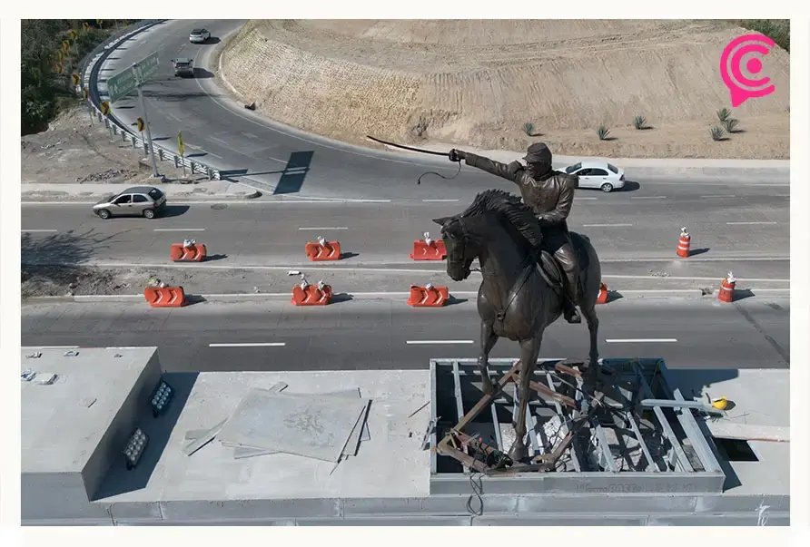 Colocan nueva estatua de Ignacio Zaragoza en Puebla, ahora en Vía Atlixcáyotl