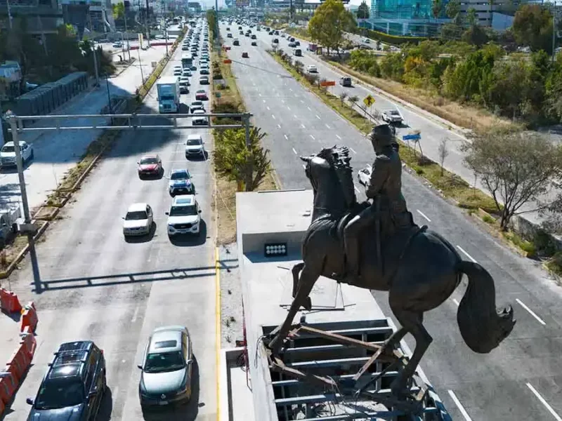 Colocan nueva estatua de Ignacio Zaragoza en Puebla, ahora en Vía Atlixcáyotl 