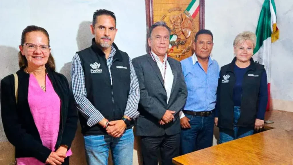 Pedro Escalona rinde protesta como presidente auxiliar de Azumiatla, Puebla 