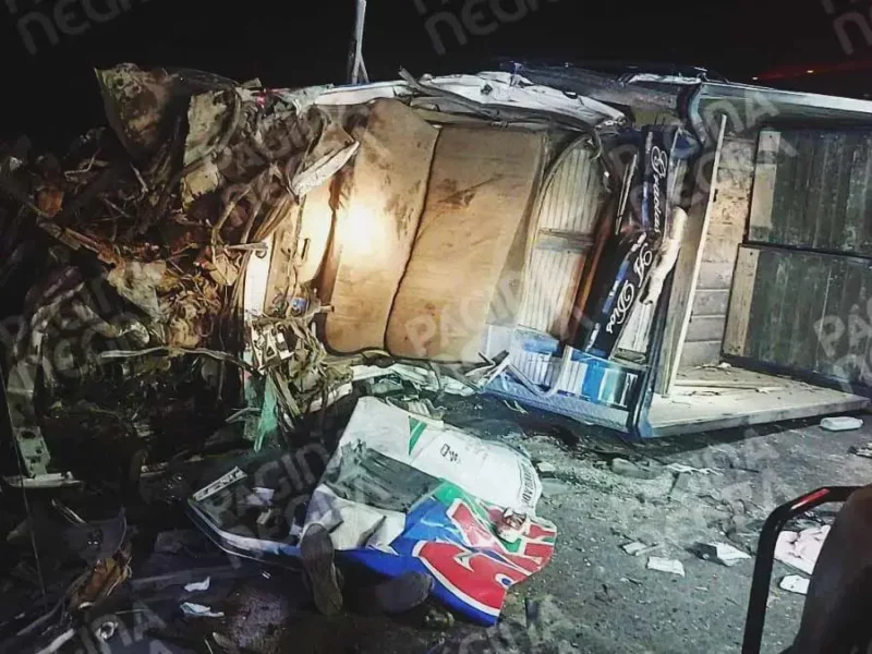 Tras choque contra camión de peregrinos, dos hombres murieron prensados en la autopista Puebla-Orizaba