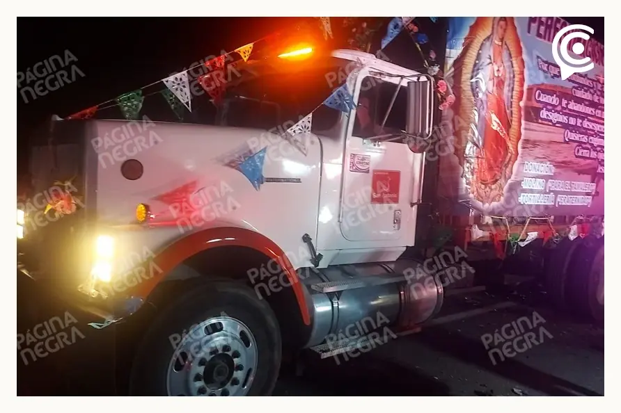 Tras choque contra camión de peregrinos, dos hombres murieron prensados en la autopista Puebla-Orizaba