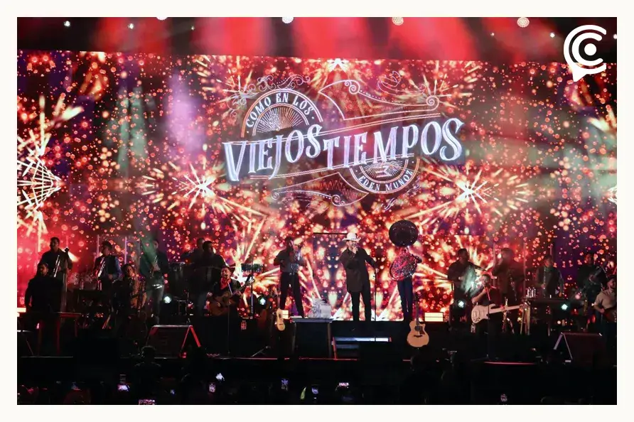Edén Muñoz rindió tributo a diferentes artistas durante su concierto en Puebla 