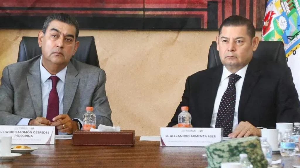 Gobernadores de Puebla, Sergio Salomón Céspedes y Alejandro Armenta realizan Mesa de Seguridad