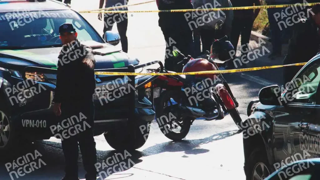 Papá e hijo chocan en la lateral de la autopista México-Puebla; el adolescente murió