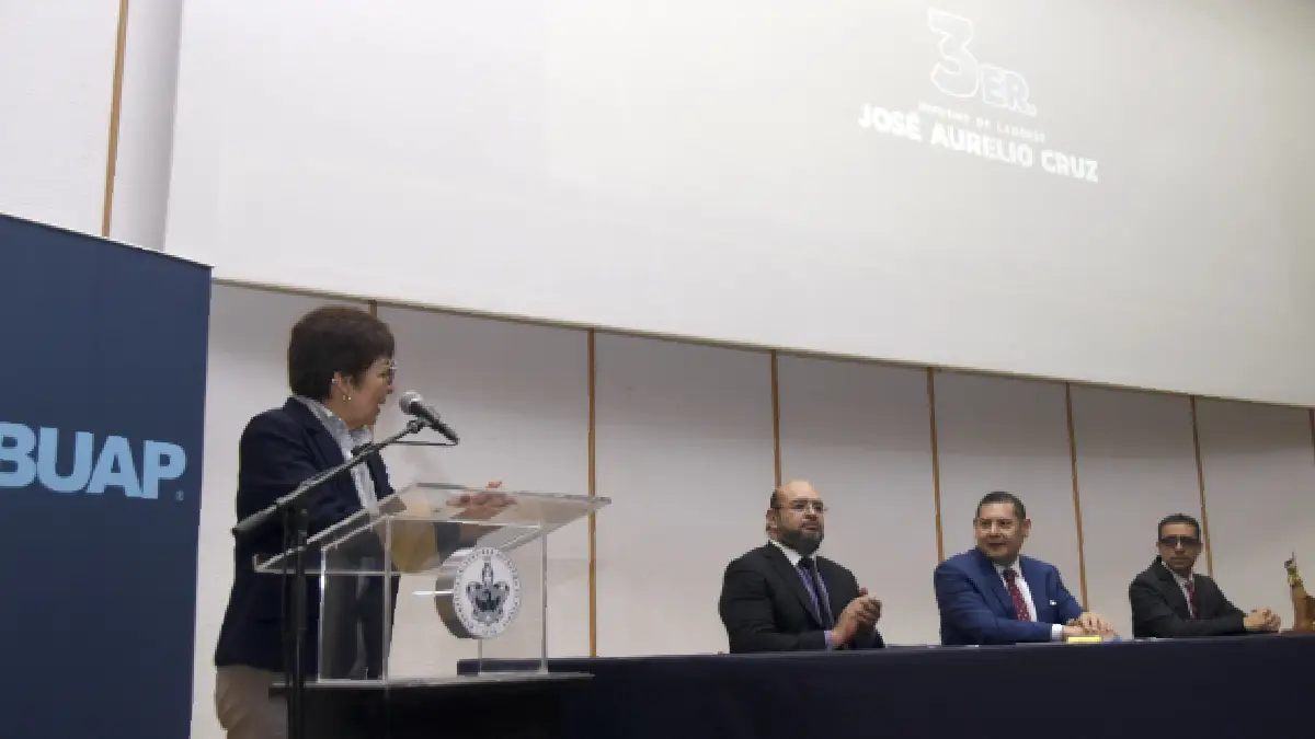 Entrega Facultad de Administración la Minerva al Mérito Académico al gobernador electo Alejandro Armenta