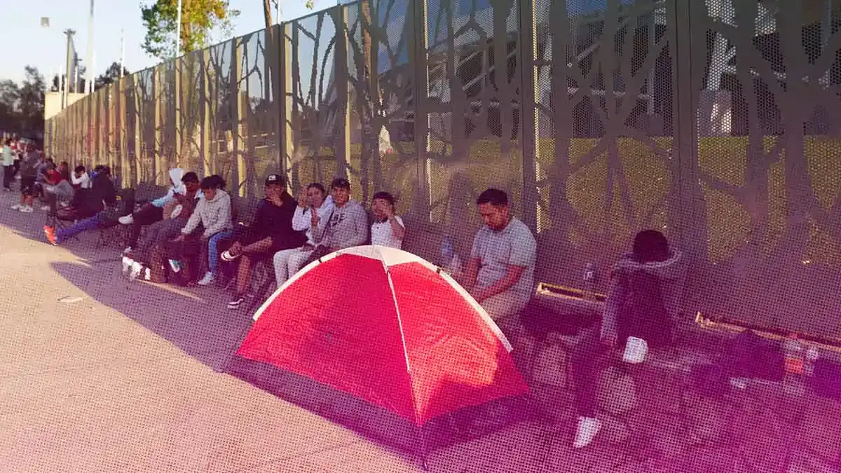 Aficionados asisten al Estadio Cuauhtémoc por boletos del América vs Monterrey; venta será en línea