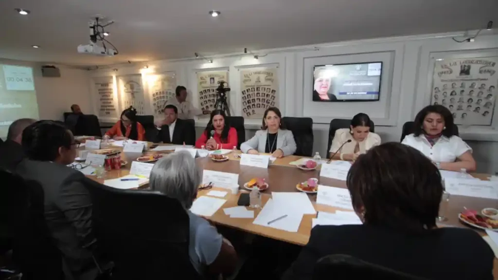 Comparece secretaria de Salud en el Congreso Local