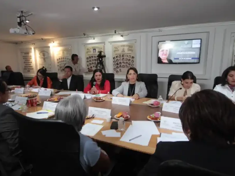 Comparece secretaria de Salud en el Congreso Local
