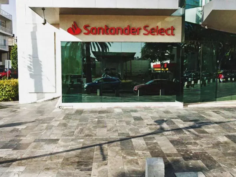 Frustran asalto en banco Santander de la Avenida Juárez en Puebla; delincuentes huyeron