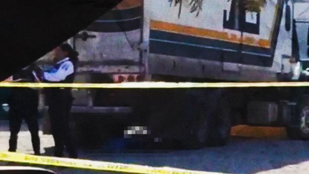 Hombre murió atropellado por un tractocamión en San Pablo Xochimehuacan, Puebla