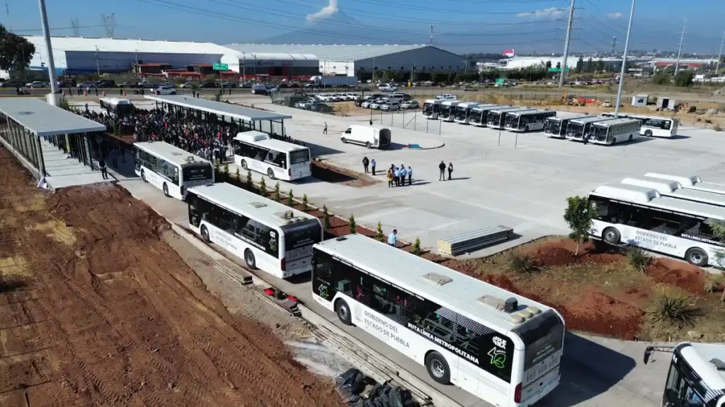 Fortalece gobierno de Sergio Salomón conectividad; inicia Sistema Metropolitano de Transporte