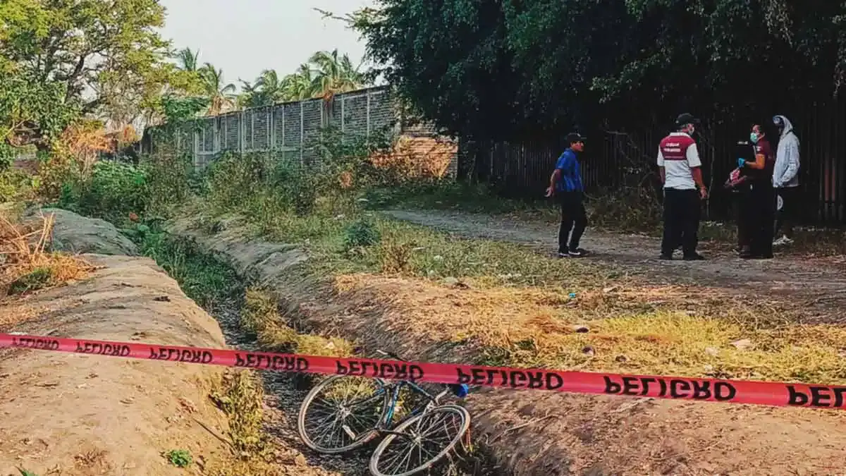 Encuentran cuerpo de hombre maniatado y con tiro de gracia en terrenos de Izúcar, Puebla