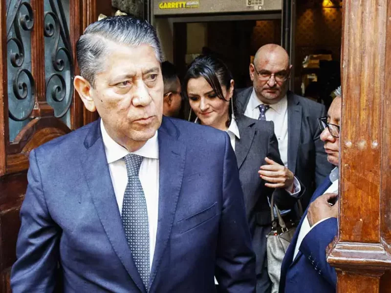 Ingresa al Congreso renuncia de Gilberto Higuera Bernal a la Fiscalía de Puebla