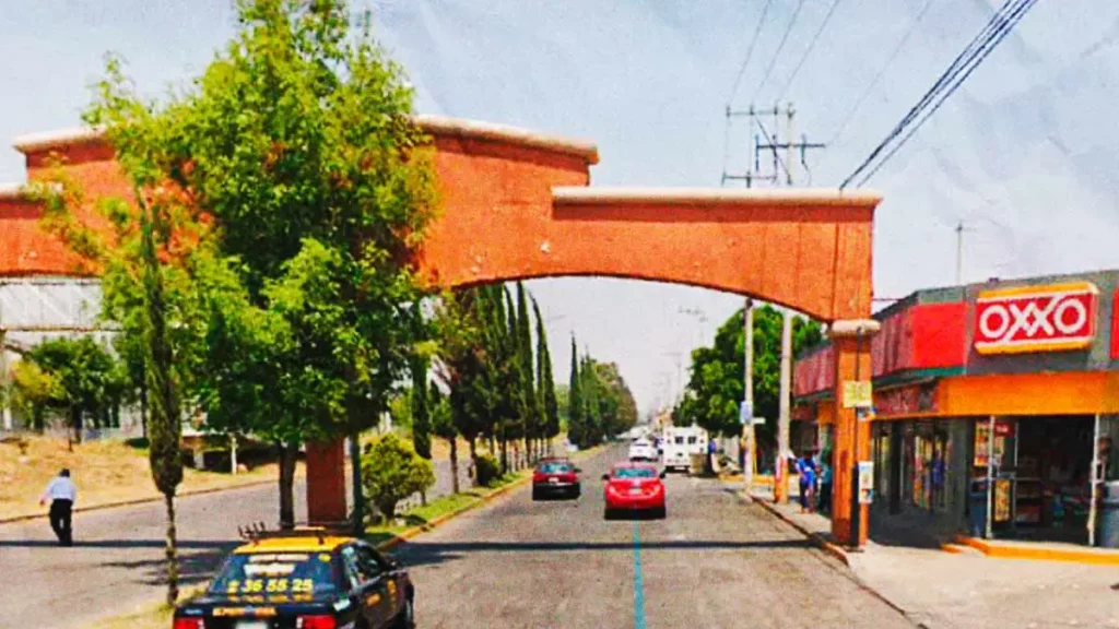 Abandonan cuerpo desmembrado, embolsado y con mensaje de amenaza en Bosques de Amalucan, Puebla