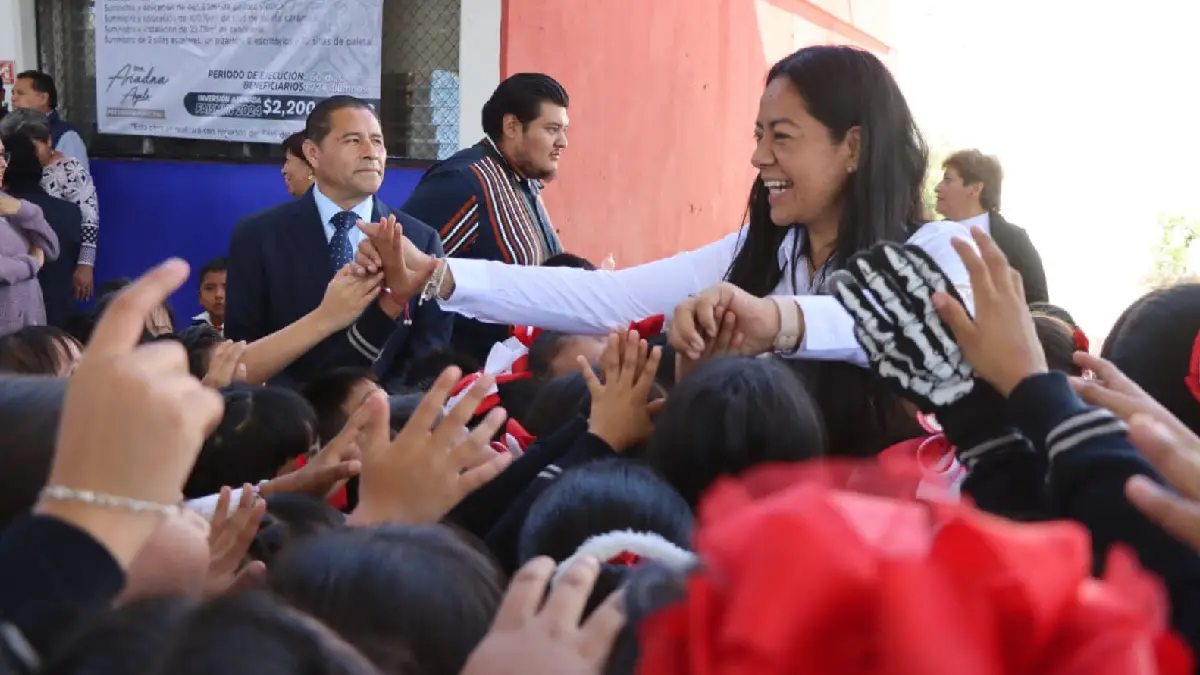 Ariadna Ayala mejora infraestructura educativa en Atlixco