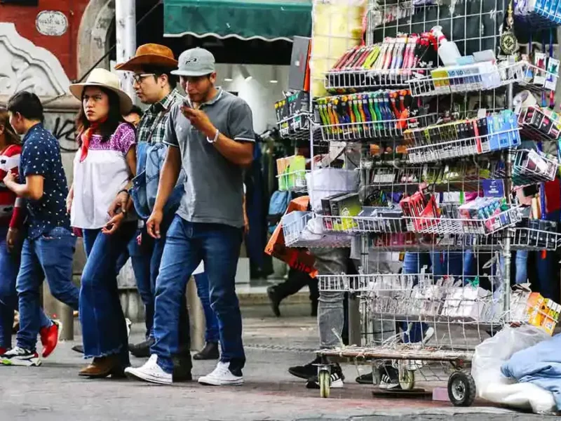 Ambulantes permanecerán en Centro Histórico de Puebla este fin de año; buscarán reducirlos al 50%