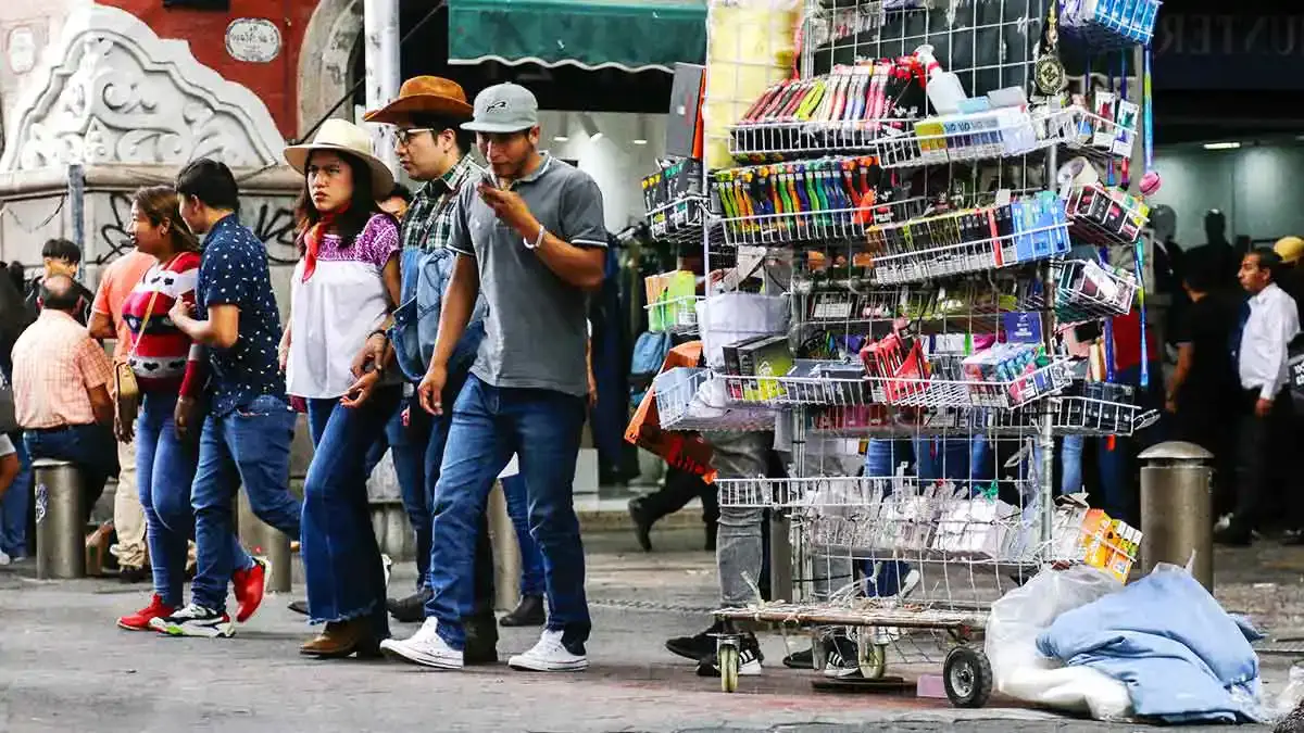 Ambulantes permanecerán en Centro Histórico de Puebla este fin de año; buscarán reducirlos al 50%