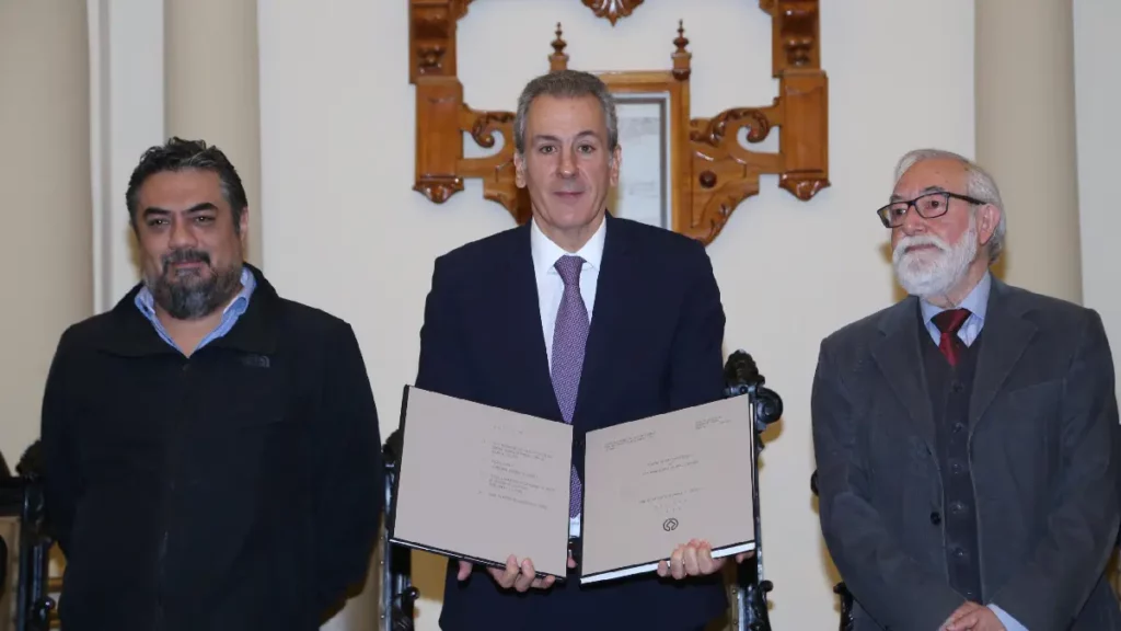 Gobierno de la Ciudad de Puebla recibe Facsímil del Expediente de Inscripción en la Lista de Patrimonio Mundial