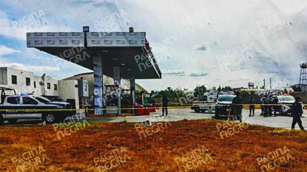 Motociclistas asesinan a dos hombres en gasolinera de Texmelucan, Puebla; homicidas iban por ellos