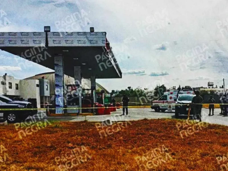 Motociclistas asesinan a dos hombres en gasolinera de Texmelucan, Puebla; homicidas iban por ellos