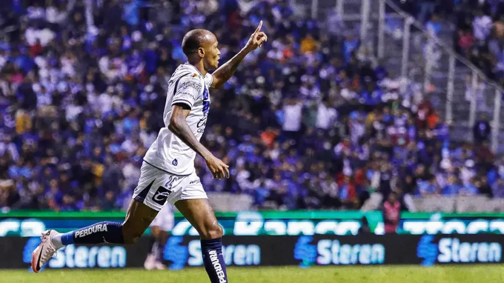 Luis Quiñones seguirá con el Club Puebla de cara al Torneo Clausura 2025