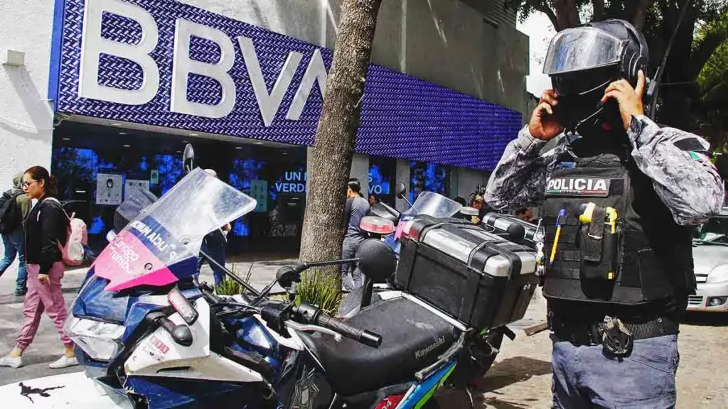 Policía municipal de Puebla ofrece acompañamiento bancario durante temporada decembrina 2024