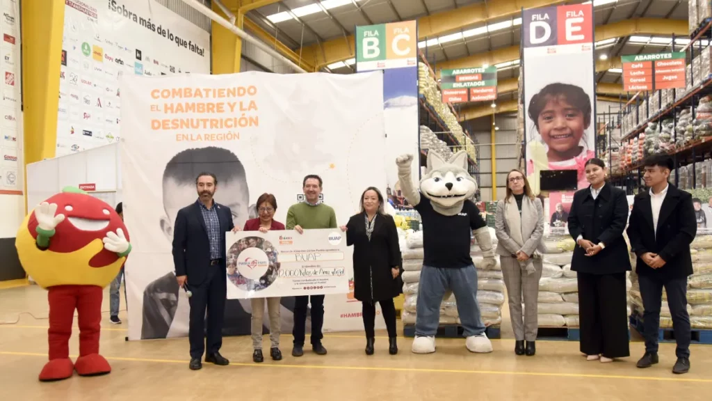 Entrega BUAP 12 mil kilos de arroz y frijol al Banco de Alimentos Cáritas Puebla