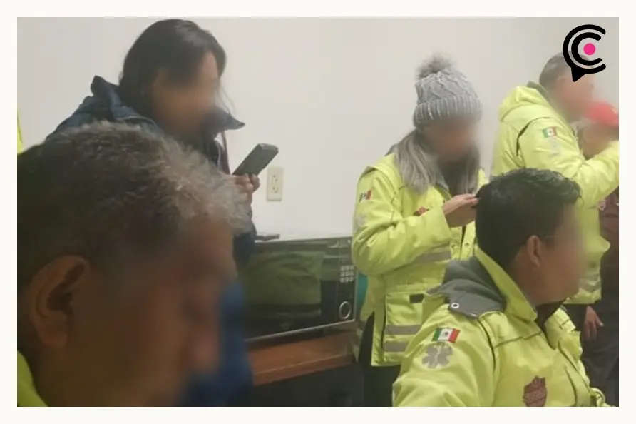 Paramédicos y bomberos cooperan para tener cena de Navidad y Año Nuevo en Puebla