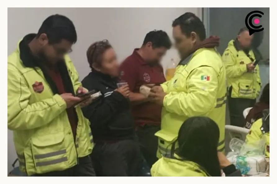 Paramédicos y bomberos cooperan para tener cena de Navidad y Año Nuevo en Puebla
