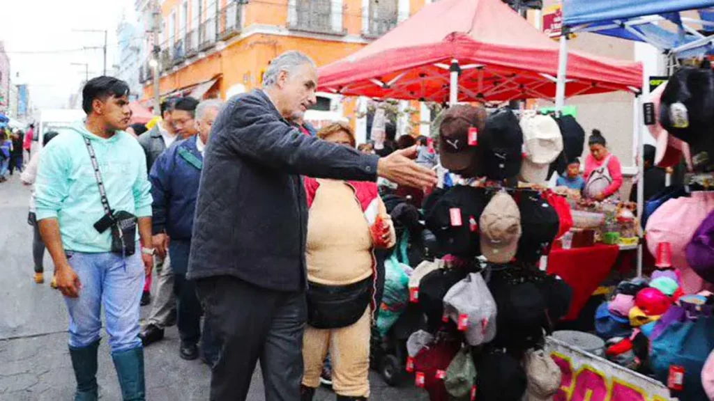 Ayuntamiento de Puebla verificó que ambulantes respeten acuerdo en el Centro Histórico durante Nochebuena 2024