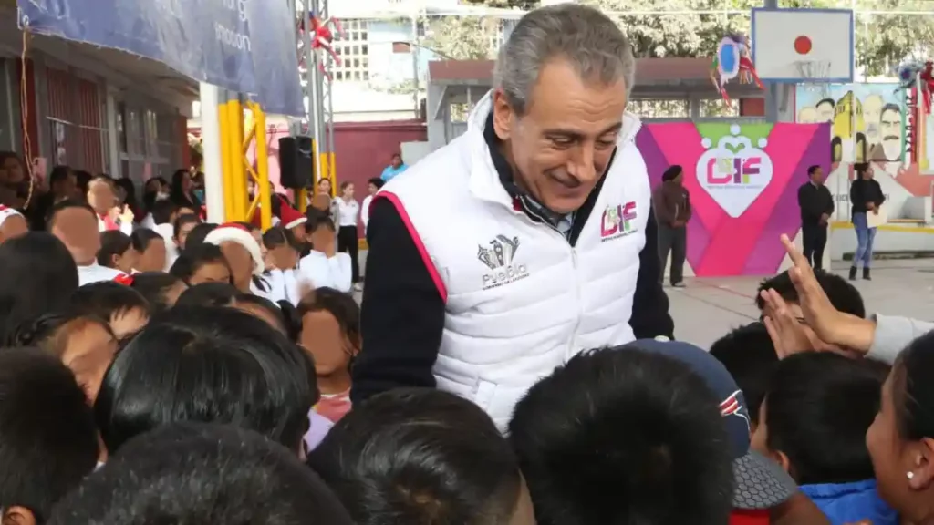 Entrega SMDIF dos nuevos desayunadores reequipados en Xilotzingo y San Baltazar Resurrección
