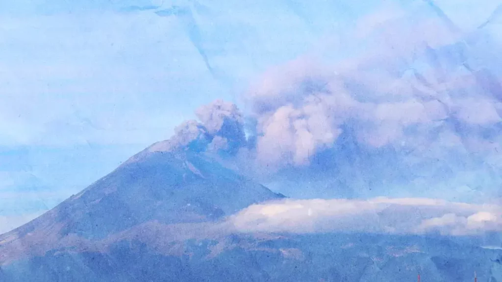 Ayuntamiento de Atlixco emite recomendaciones ante caída de ceniza volcánica