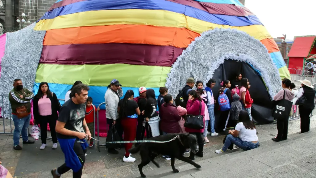 Con éxito el Gobierno de la Ciudad realiza la Piñata Sensorial "Habla con Santa"