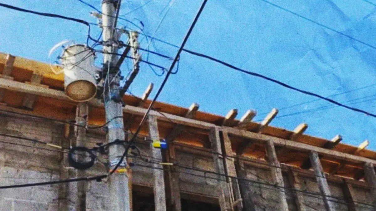 Albañil resulta electrocutado y con quemaduras graves en Tehuacán, Puebla