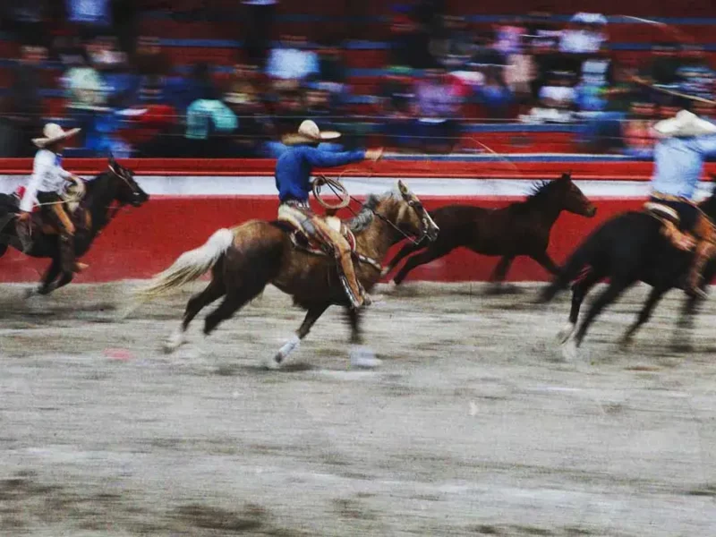 Hombre murió por ataque armado durante una carrera de caballos; en Tlacotepec, Puebla
