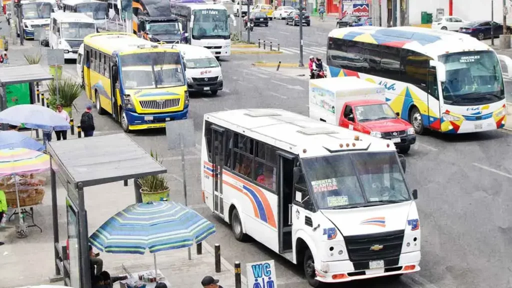 Transportistas de Puebla ven “imposible” renovar unidades como lo ordena el gobierno 