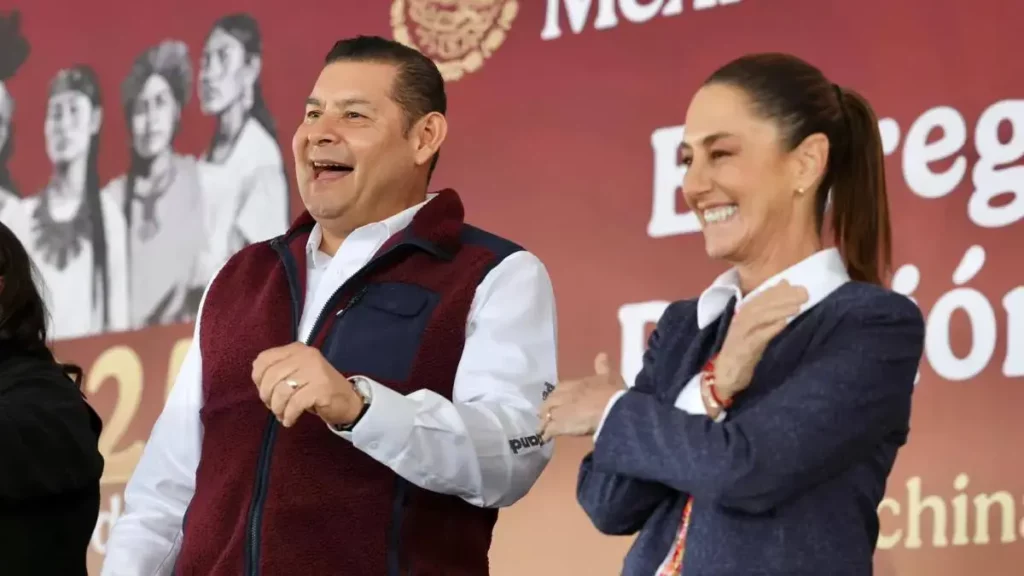 Claudia Sheinbaum promete trabajar coordinadamente con Alejandro Armenta durante gira en Huauchinango